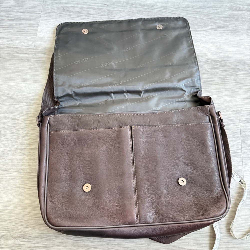Kenneth Cole Reaction Brown Leather Messenger Bag / Laptop Bag - Picture 8 of 8